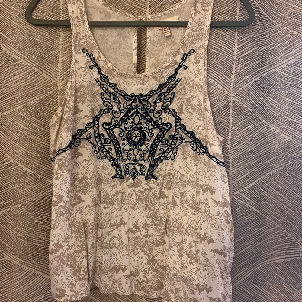 💙 3 for $15 or 5 for $25 Cream Tank Top